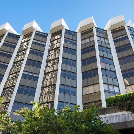 Tiki Hotel Apartments Surfers Paradise โกลด์โคสต์ ภายนอก รูปภาพ