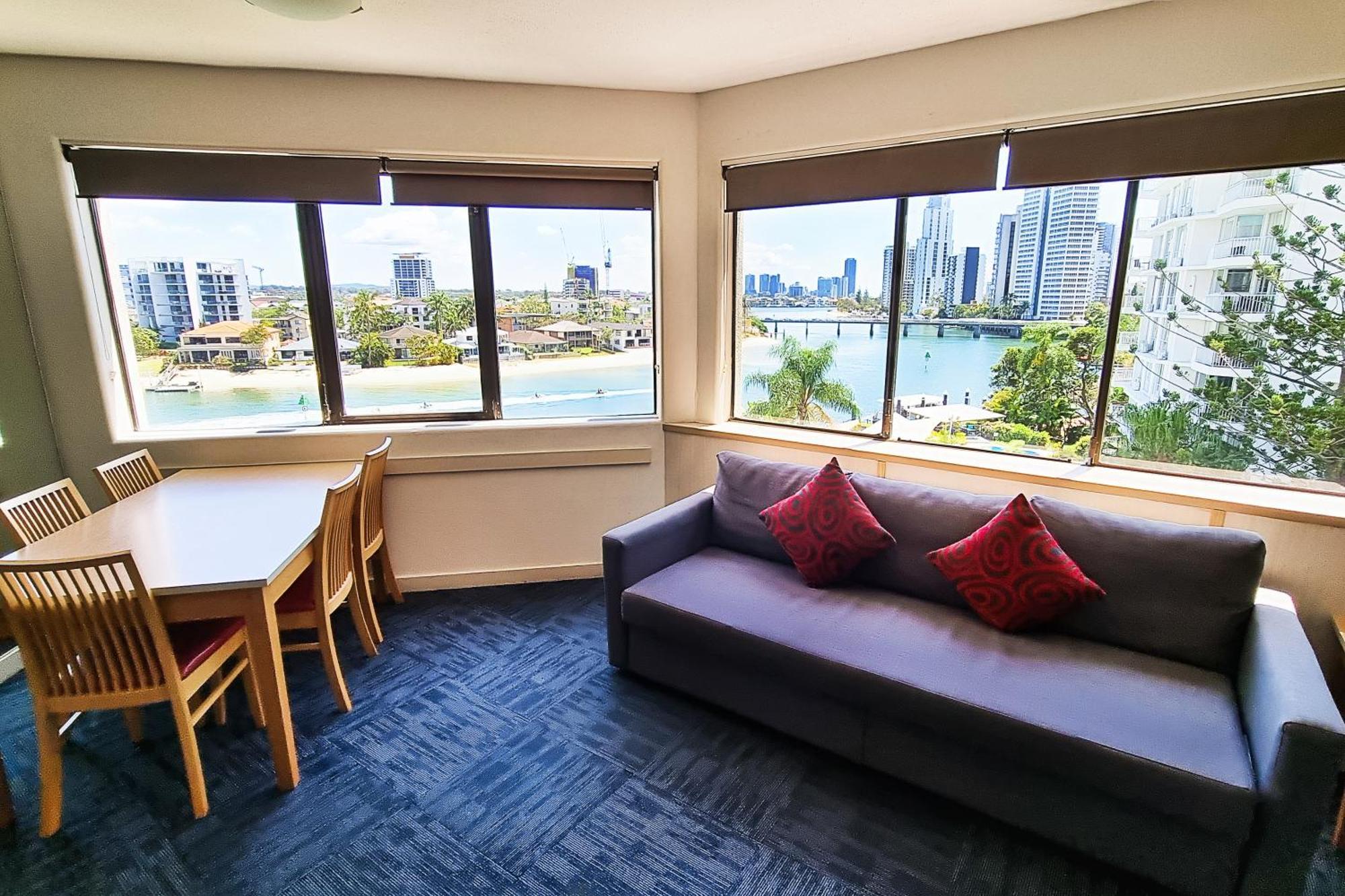 Tiki Hotel Apartments Surfers Paradise โกลด์โคสต์ ภายนอก รูปภาพ