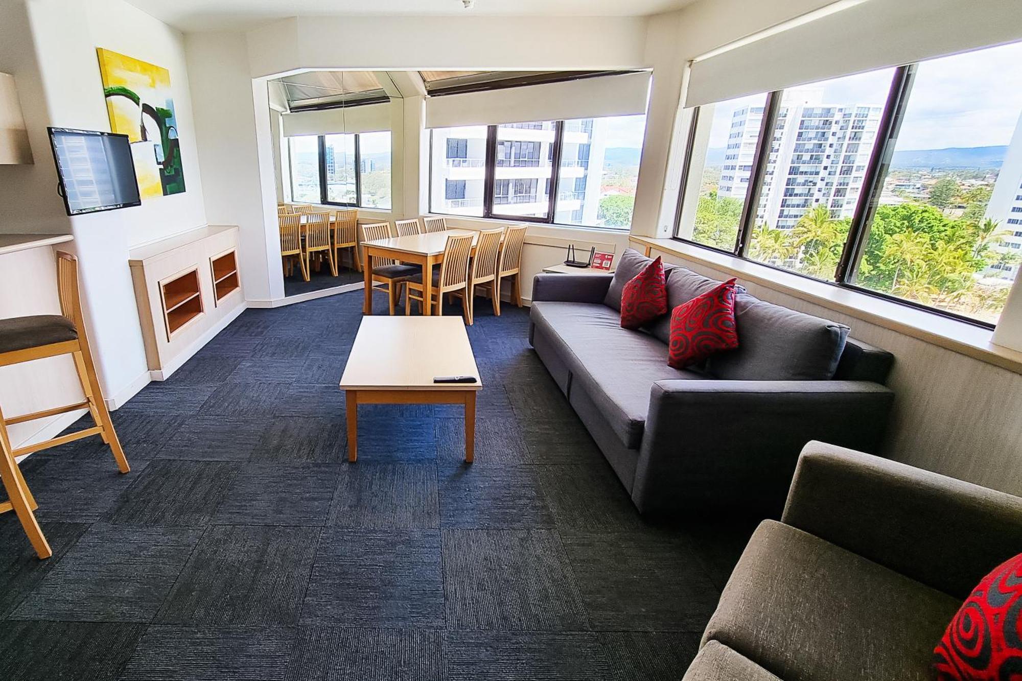 Tiki Hotel Apartments Surfers Paradise โกลด์โคสต์ ภายนอก รูปภาพ