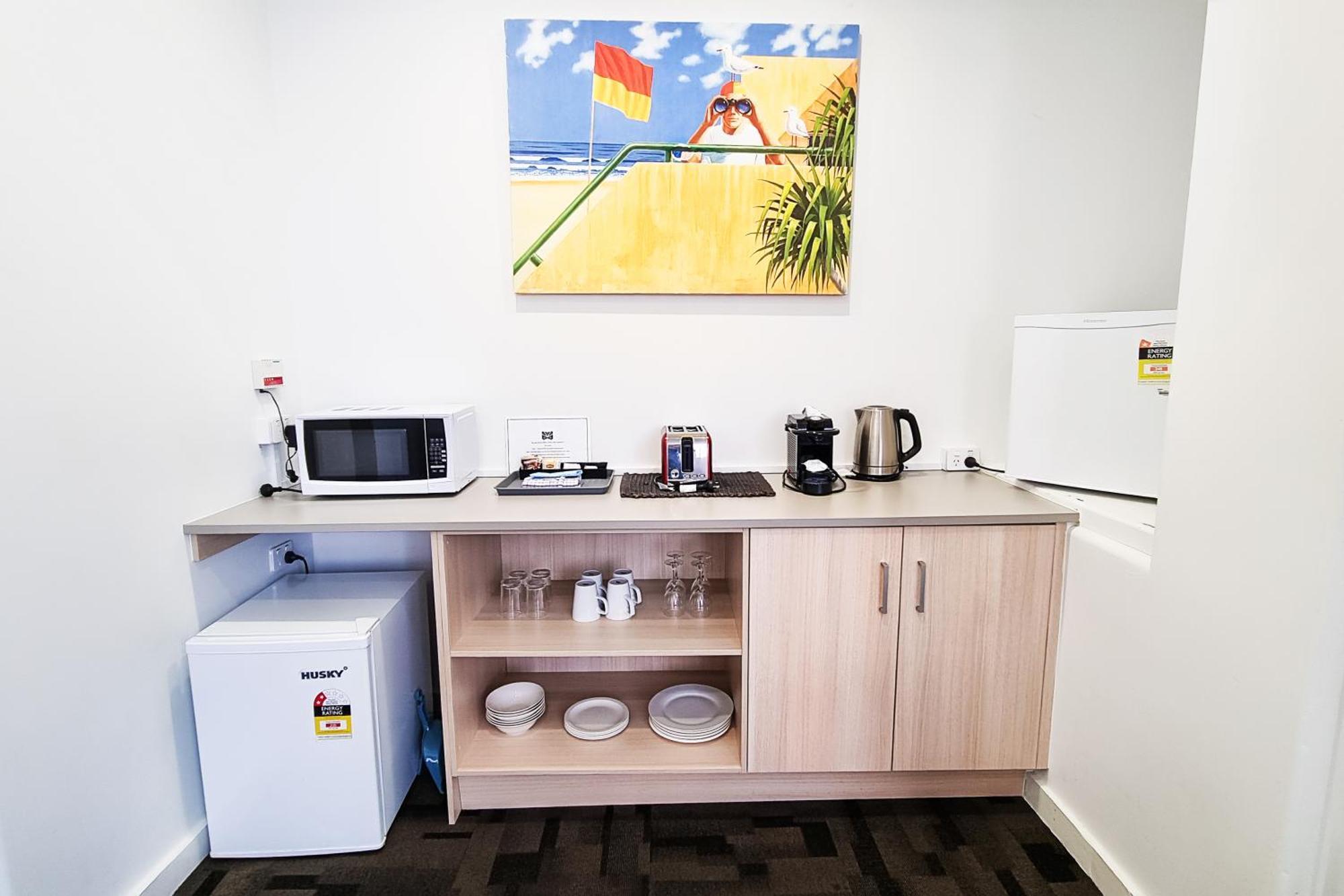 Tiki Hotel Apartments Surfers Paradise โกลด์โคสต์ ภายนอก รูปภาพ