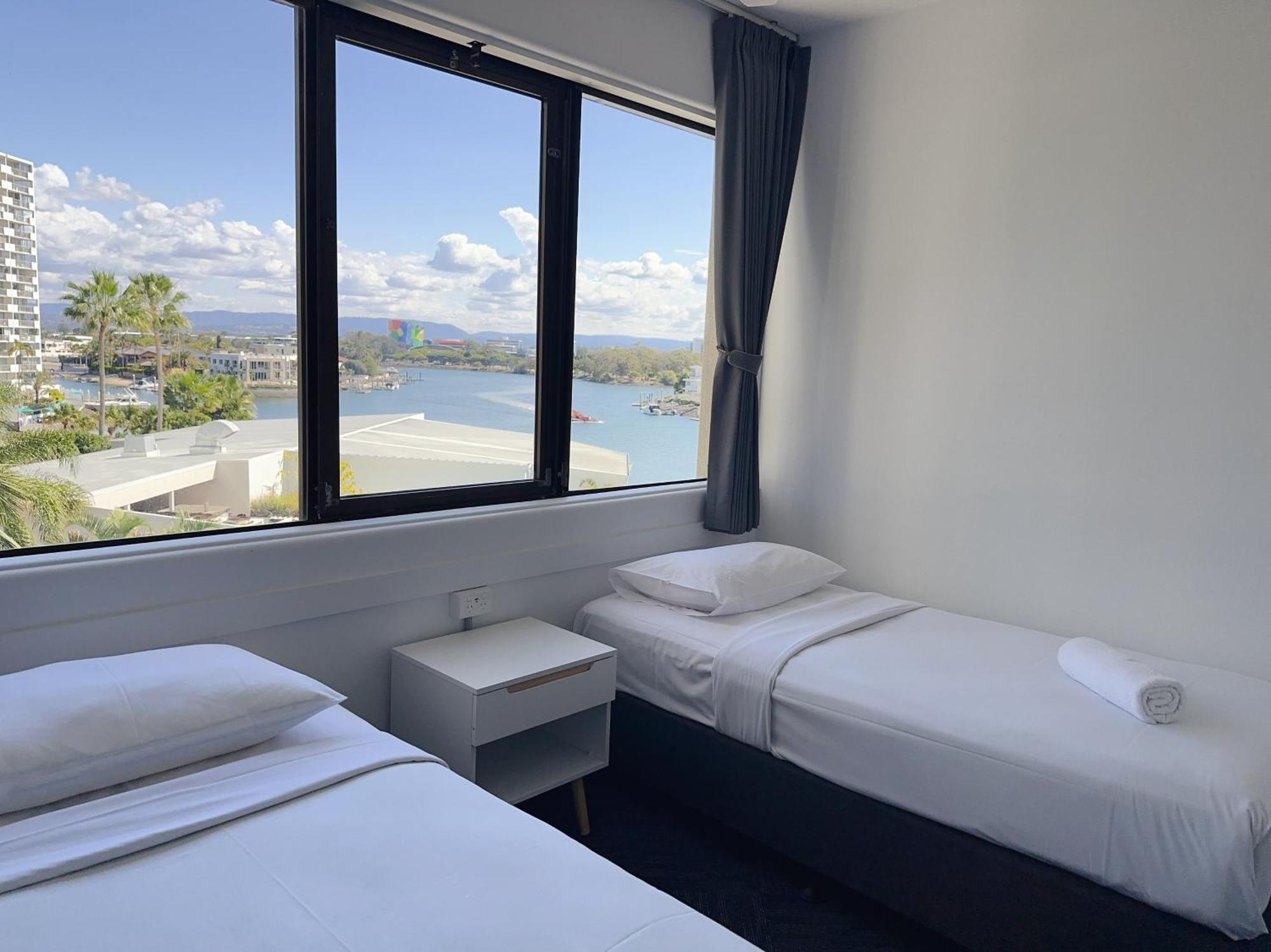 Tiki Hotel Apartments Surfers Paradise โกลด์โคสต์ ห้อง รูปภาพ