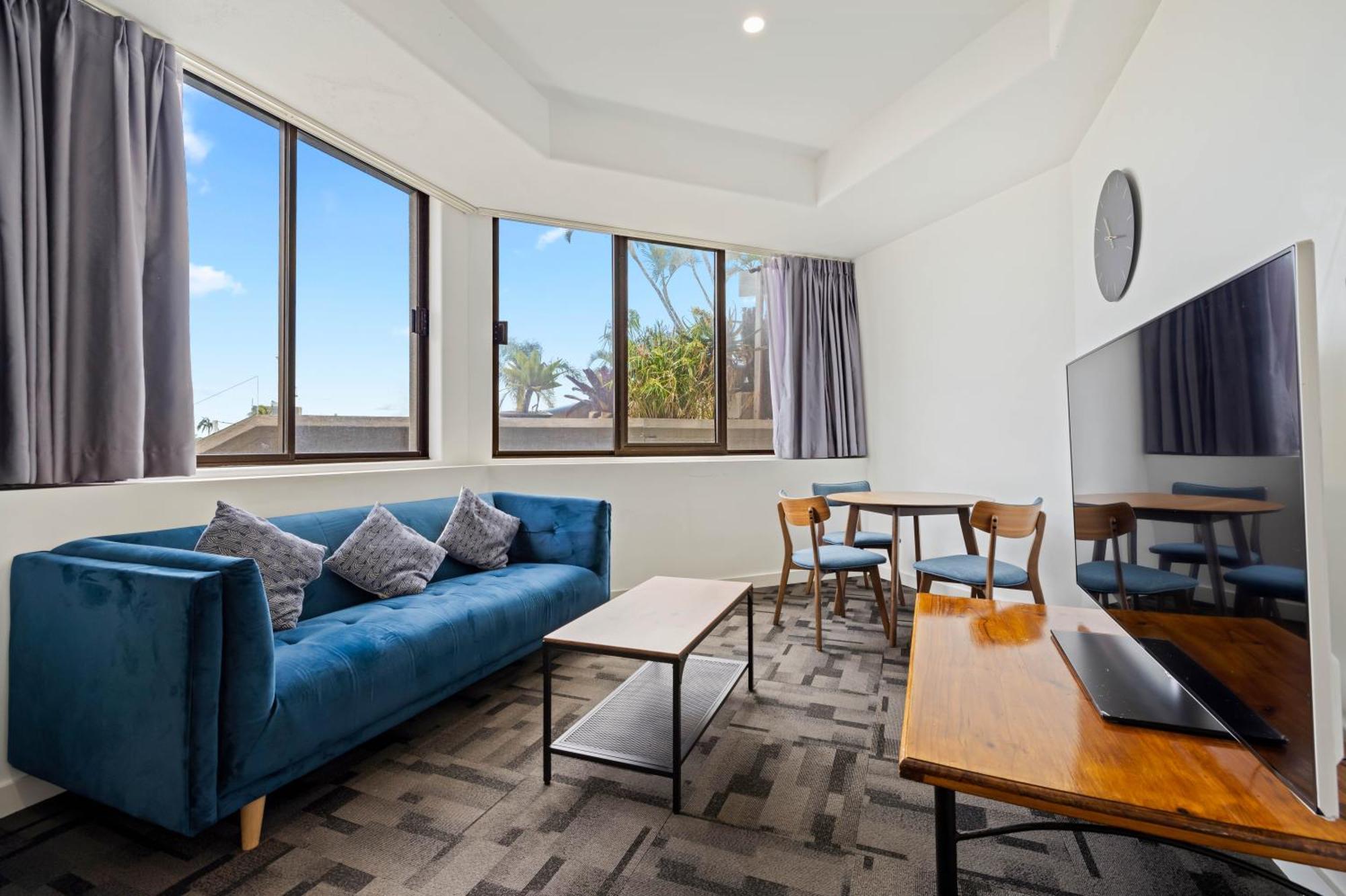 Tiki Hotel Apartments Surfers Paradise โกลด์โคสต์ ภายนอก รูปภาพ