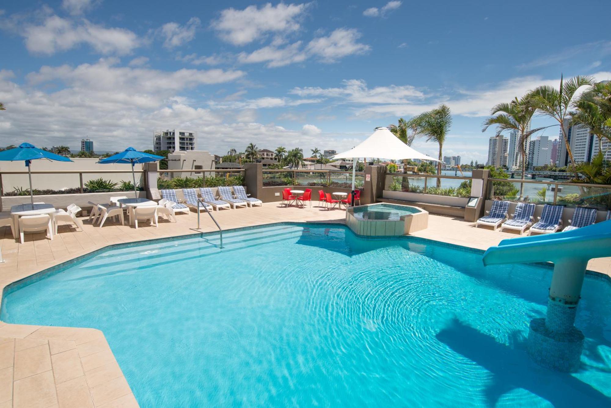Tiki Hotel Apartments Surfers Paradise โกลด์โคสต์ ภายนอก รูปภาพ