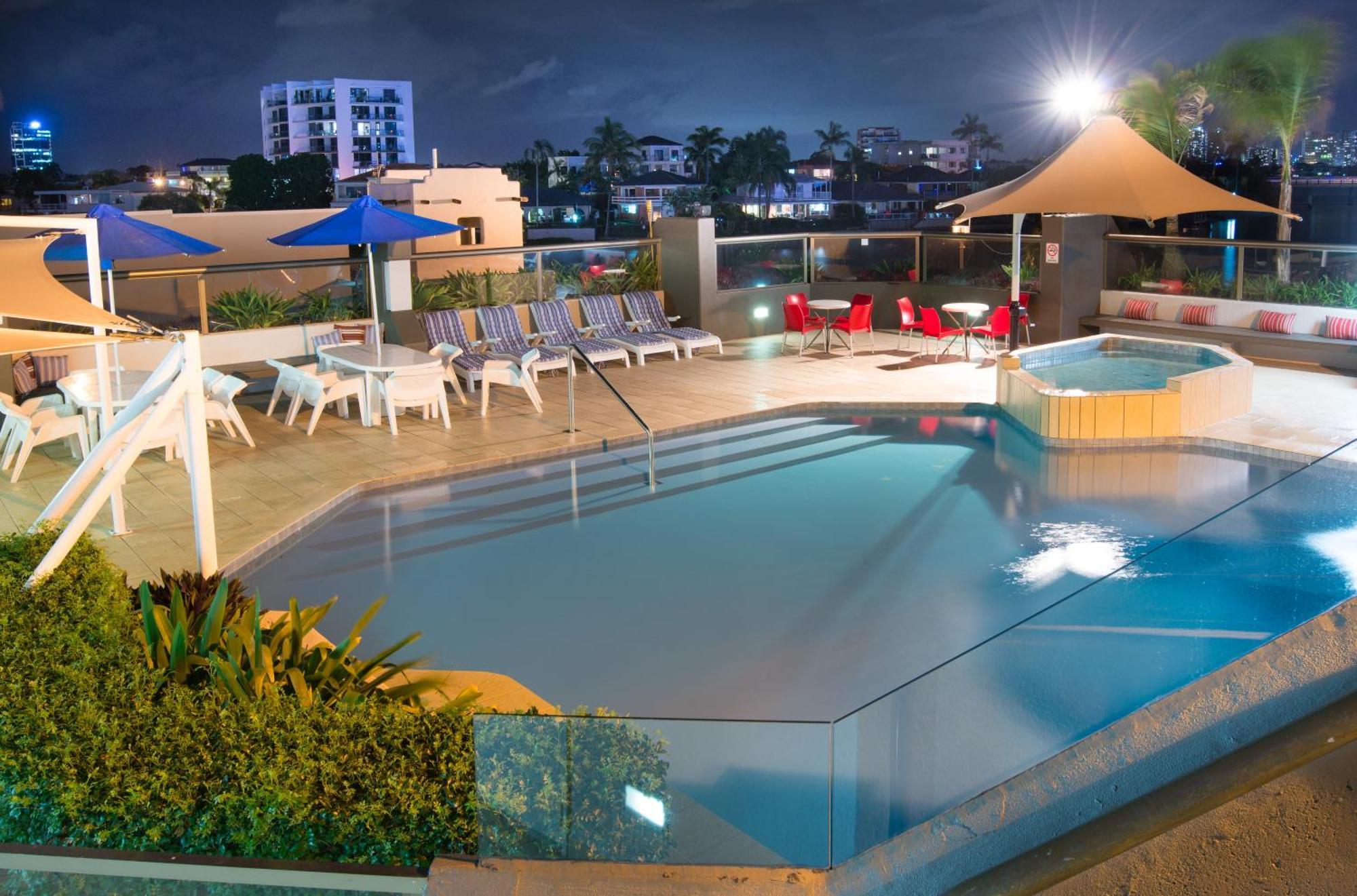 Tiki Hotel Apartments Surfers Paradise โกลด์โคสต์ ภายนอก รูปภาพ