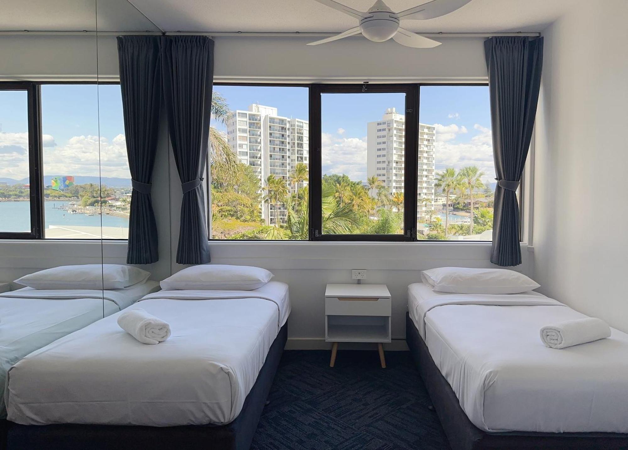 Tiki Hotel Apartments Surfers Paradise โกลด์โคสต์ ห้อง รูปภาพ