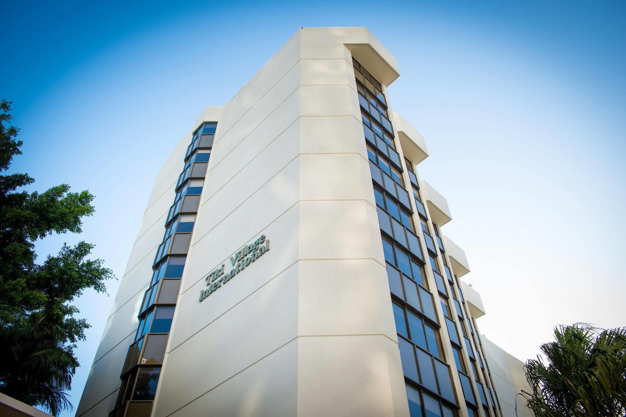 Tiki Hotel Apartments Surfers Paradise โกลด์โคสต์ ภายนอก รูปภาพ