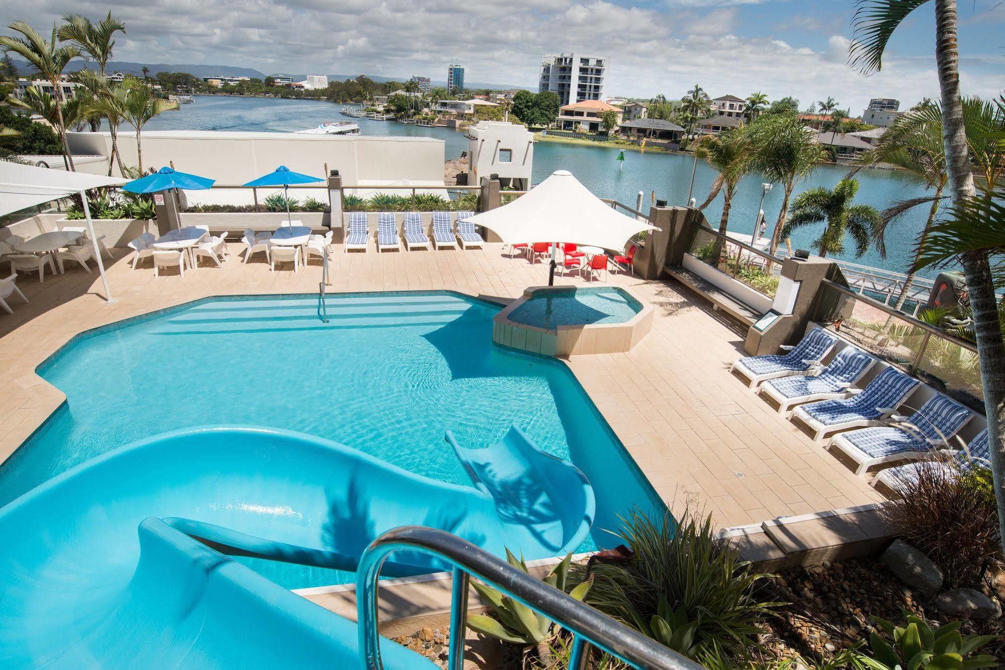 Tiki Hotel Apartments Surfers Paradise โกลด์โคสต์ ภายนอก รูปภาพ