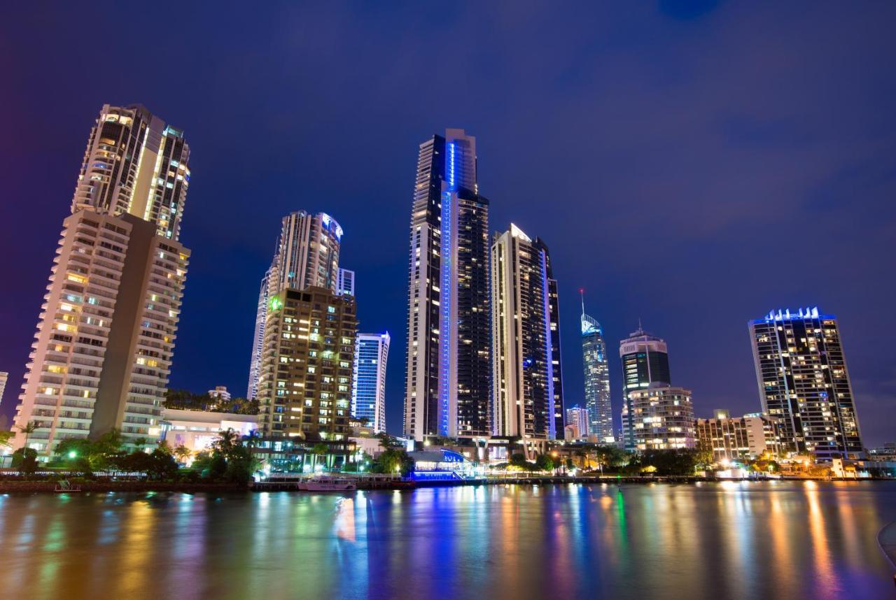 Tiki Hotel Apartments Surfers Paradise โกลด์โคสต์ ภายนอก รูปภาพ