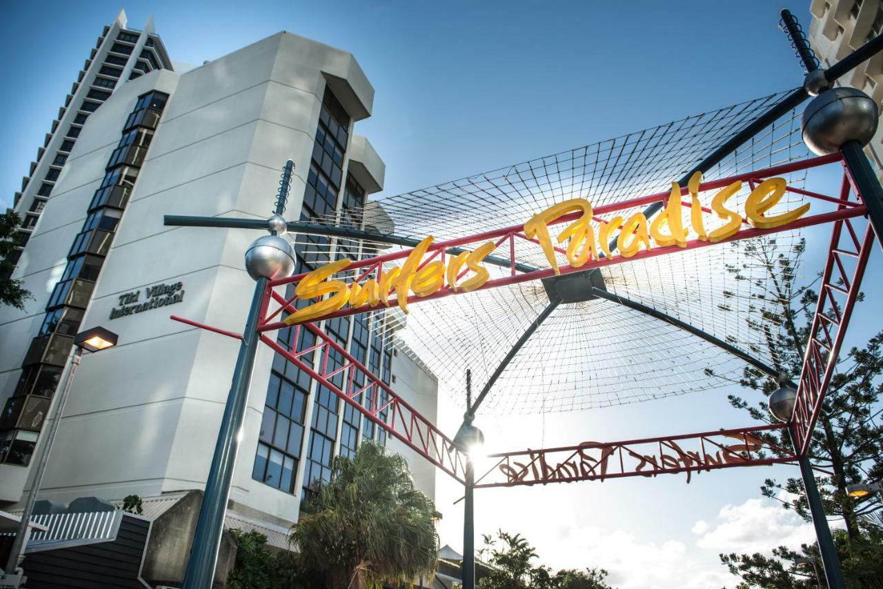 Tiki Hotel Apartments Surfers Paradise โกลด์โคสต์ ภายนอก รูปภาพ